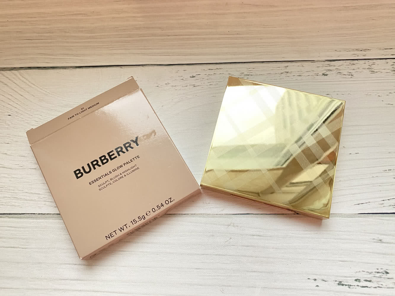 Burberry Essentials Glow Palette 01 Fair To Light Medium