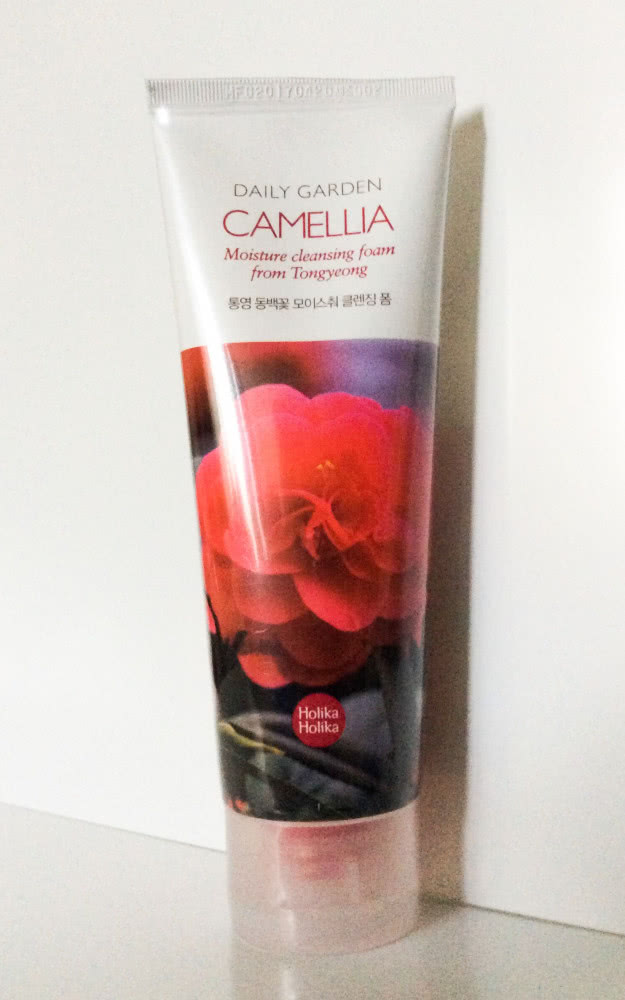 Пенка для умывания Holika Holika Daily Garden Camellia Moisture Cleansing Foam