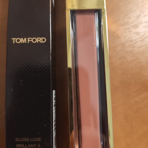 Новый блеск для губ TOM FORD gloss luxe в оттенке RAVISH