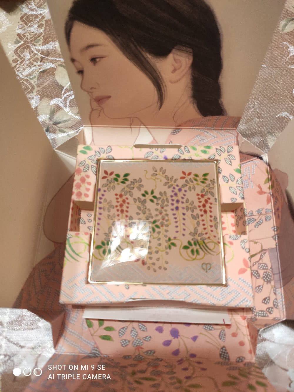 Выравнивающая компактная пудра CLÉ DE PEAU BEAUTÉ rêve de kimono