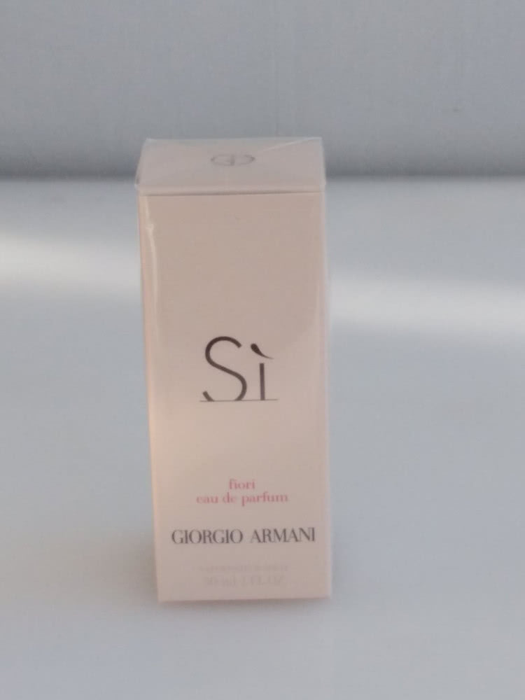 Новый аромат в слюде Giorgio Armani Si Fiori Eau de Parfum 30 мл.