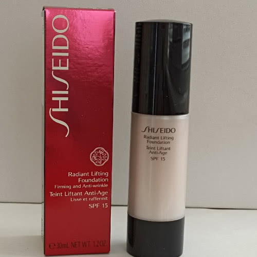 Shiseido тональное средство с лифтинг эффектом, тон 120.