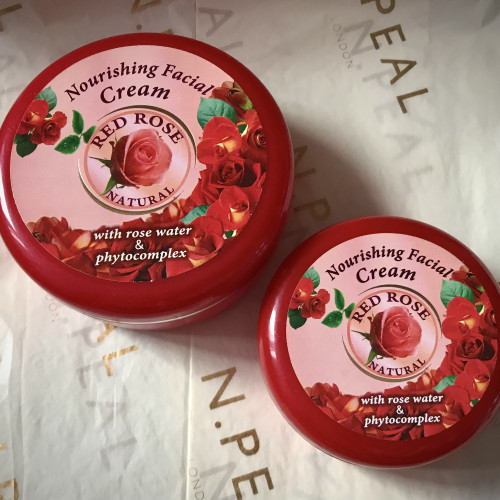 Питательный крем для лица Nourishing Facial Cream с маслом Болгарской розы
