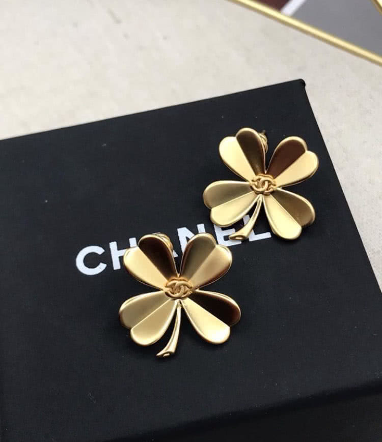 Две пары серёг Chanel Vip Gift