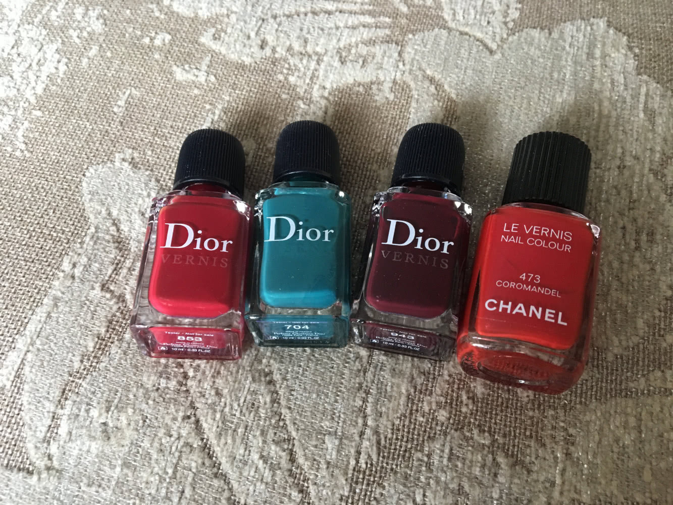 Лаки Dior и Chanel.