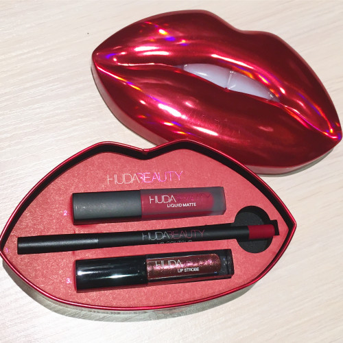 Набор «Губы» Huda Beauty set of lip pencil Heartbreaker