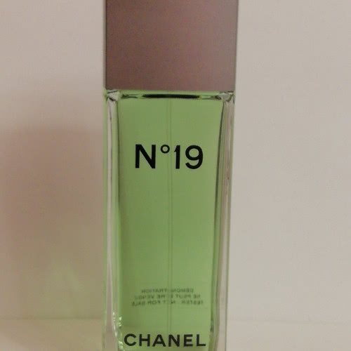 No. 19 by Chanel EDT 100ml