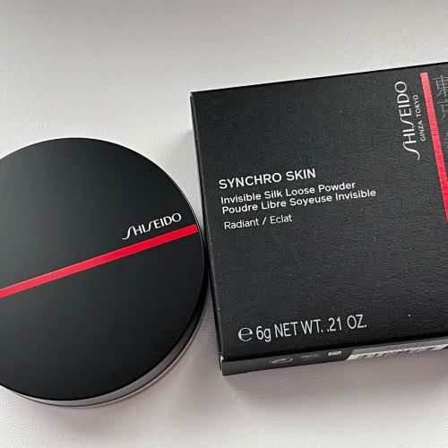 Рассыпчатая подсвечивающая пудра Shiseido Synchro Skin