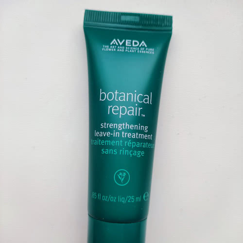 Несмываемая сыворотка для волос Aveda Botanical Repair Strengthening Leave-In Treatment