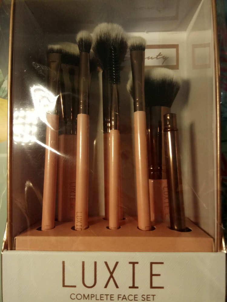 кисти LUXIE – ROSE GOLD COMPLETE FACE BRUSH SET