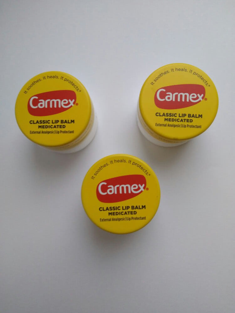 Бальзам для губ Carmex "Classic Lip Balm Medicated"
