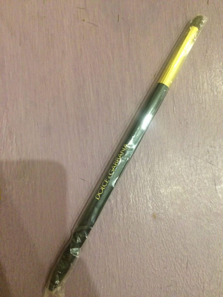 Кисть-карандаш для нанесения и растушевки теней Dolce&Gabbana Pencil Brush