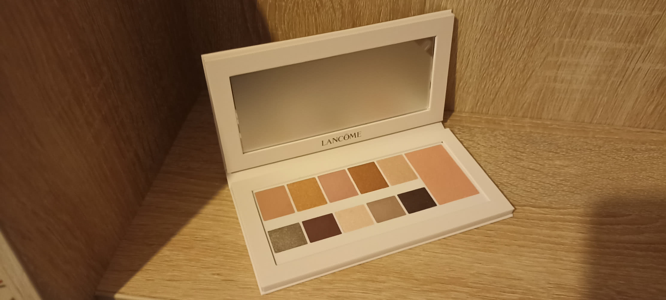 EYE AND FACE PALETTE HOLIDAY LIMITED EDITION 20G