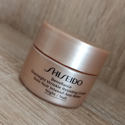 Shiseido Ночной крем для лица, разглаживающий морщины Benefience Overnight Wrinkle Resisting Night
