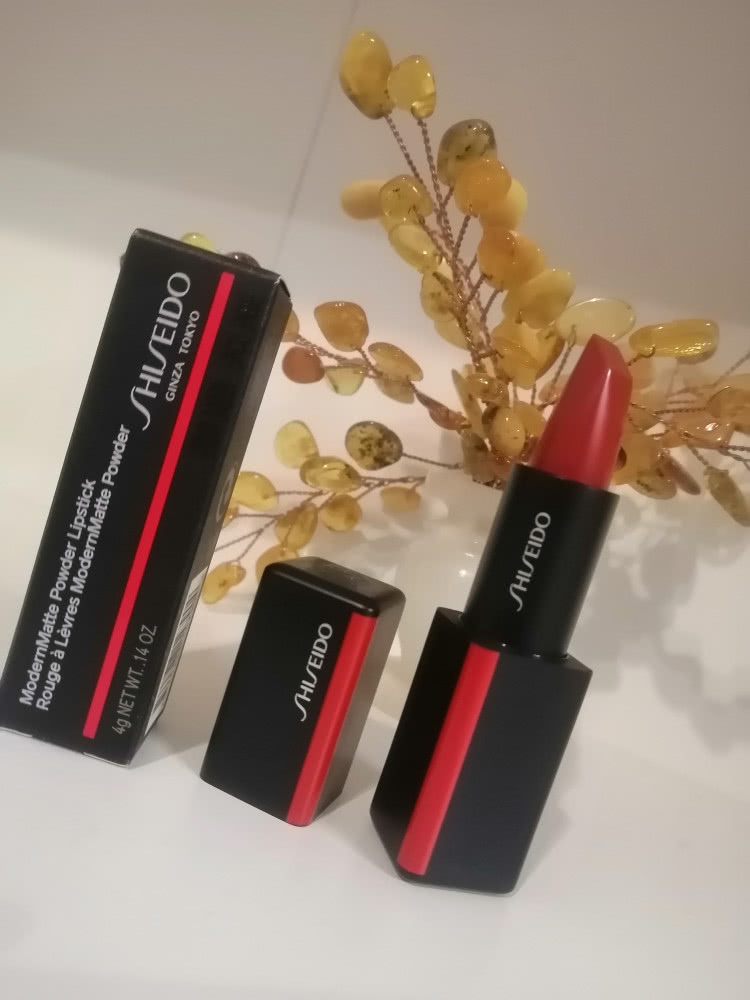 Shiseido помада