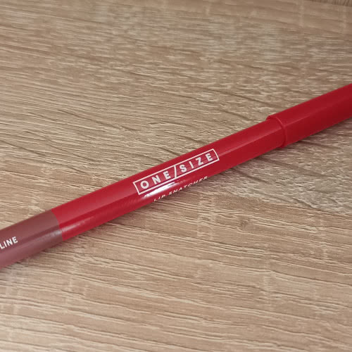 One size beauty карандаш для губ