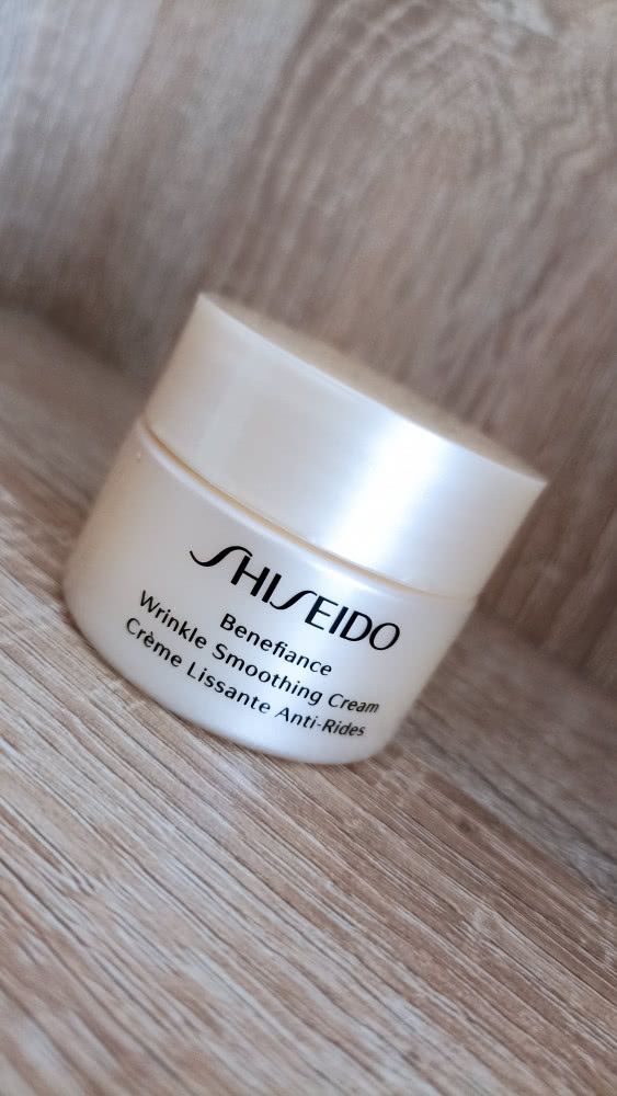 Shiseido Крем для лица, разглаживающий морщины Benefience Wrinkle Smooting Cream