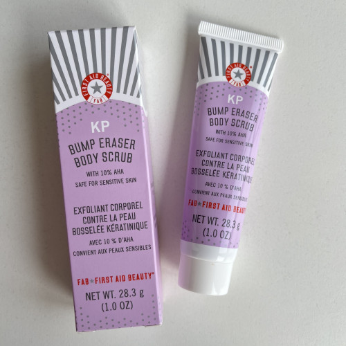 First Aid Beauty KP Bump Eraser Body Scrub скраб для тела с кислотами в составе