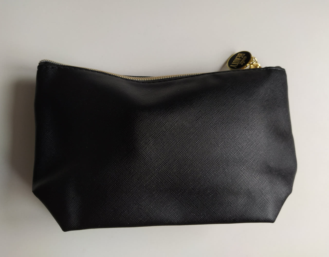 косметичка CULT BEAUTY Black Faux Leather Make Up Bag