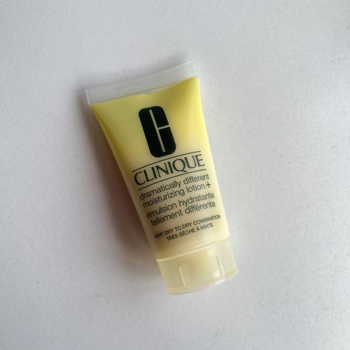 Увлажняющий лосьон CLINIQUE dramatically different moisturizing lotion