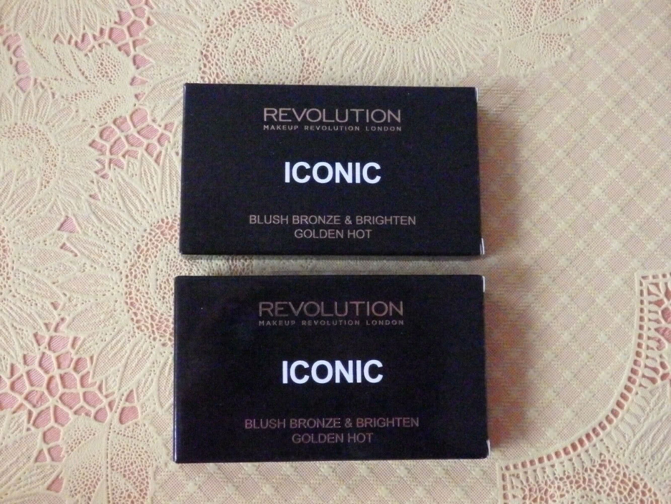 Makeup Revolution Iconic Blush Bronze & Brighten in Golden Hot 2x 11g НОВИНКА!