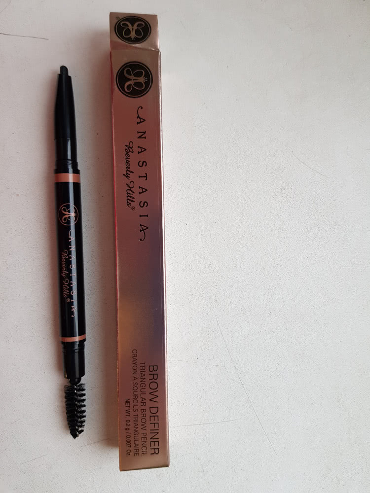 ANASTASIA BEVERLY HILLS Выдвижной карандаш для бровей BROW DEFINER в оттенке EBONY