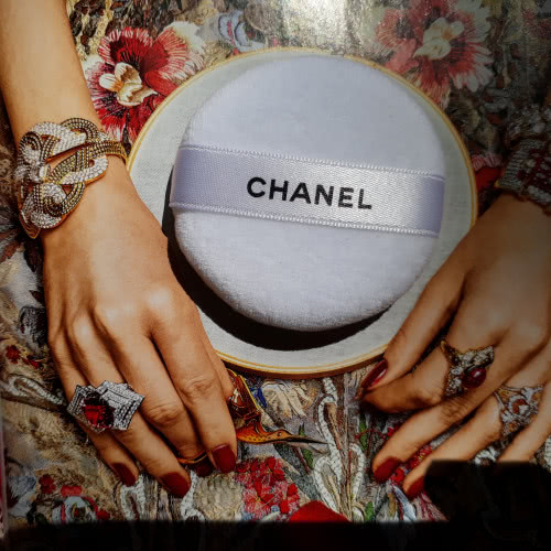 Пуховка Chanel