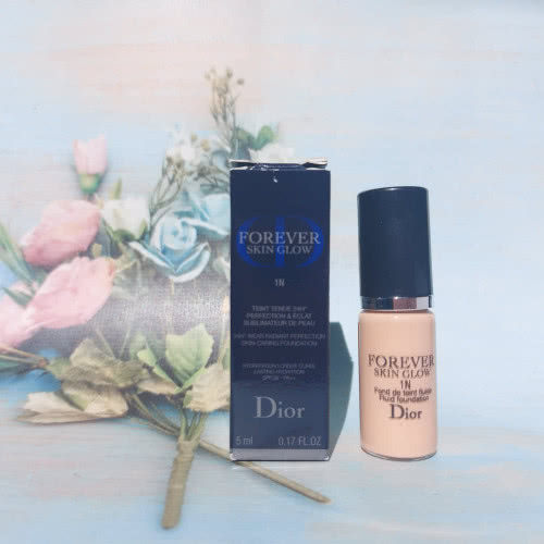 Тональный крем придающий сияние Dior Forever skin glow