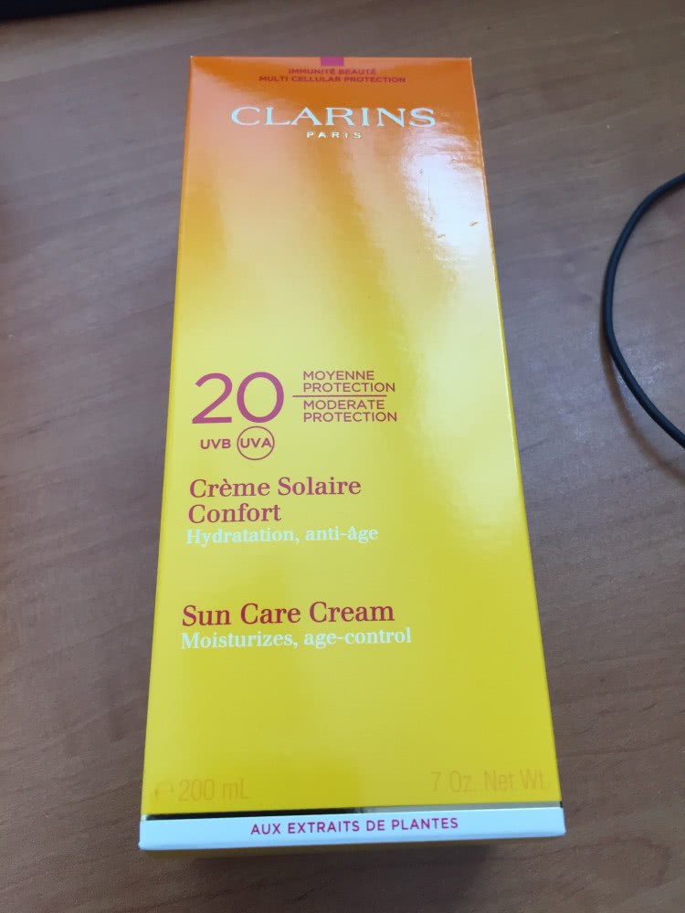 Солнцезащитный крем для лица и тела Clarins