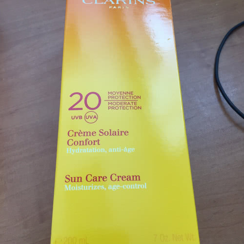 Солнцезащитный крем для лица и тела Clarins