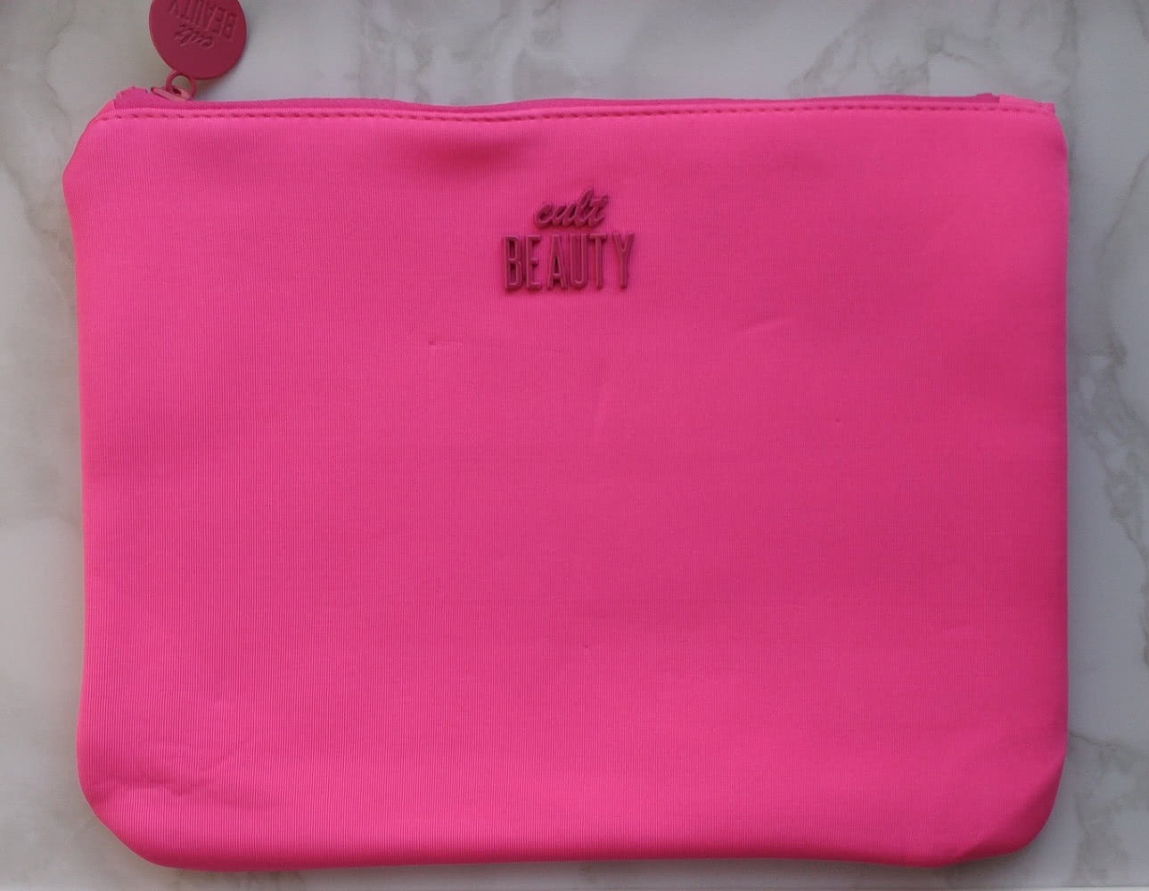 Cult Beauty Pink Neoprene Bag косметичка