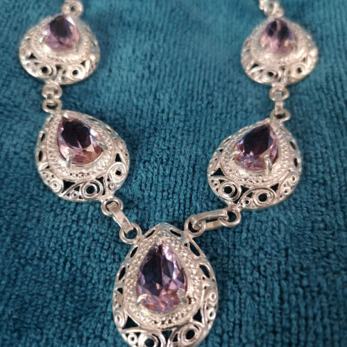 Ожерелье,колье из серебра 925 пробы с розовыми кунцитами